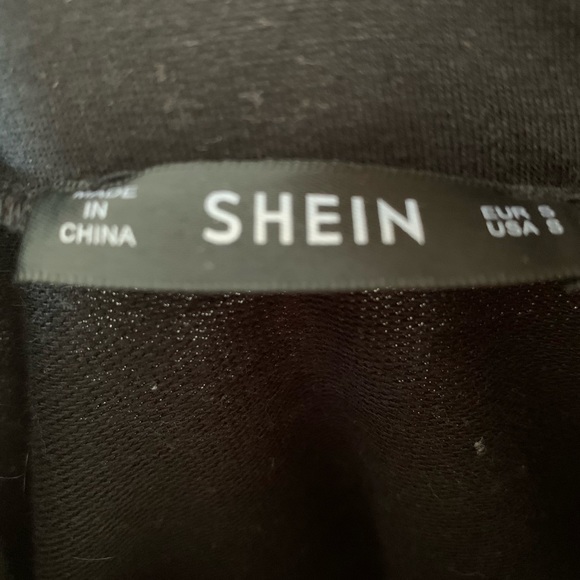 Black Croptop zip up - Picture 3 of 3